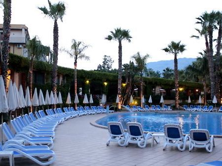 Hotel Caesar Palace Giardini-Naxos Buitenkant foto