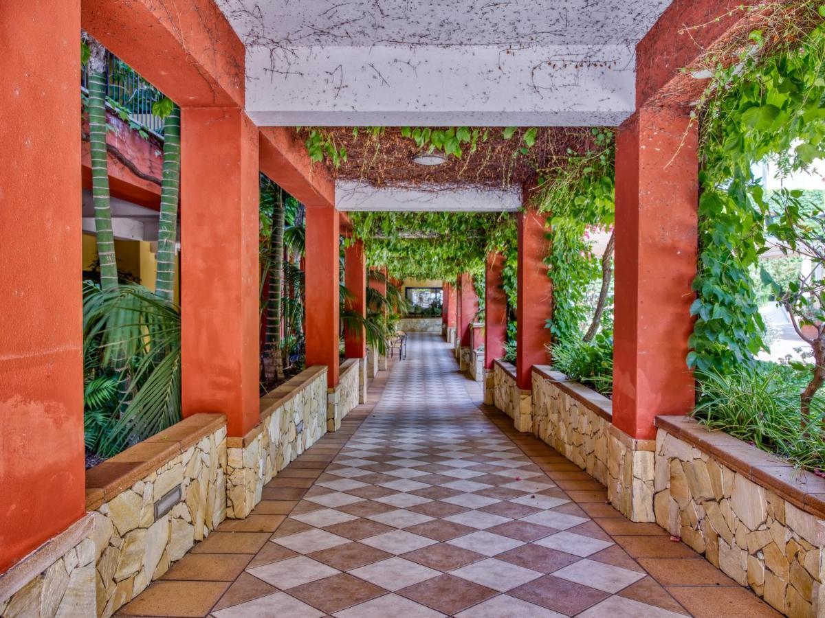 Hotel Caesar Palace Giardini-Naxos Buitenkant foto