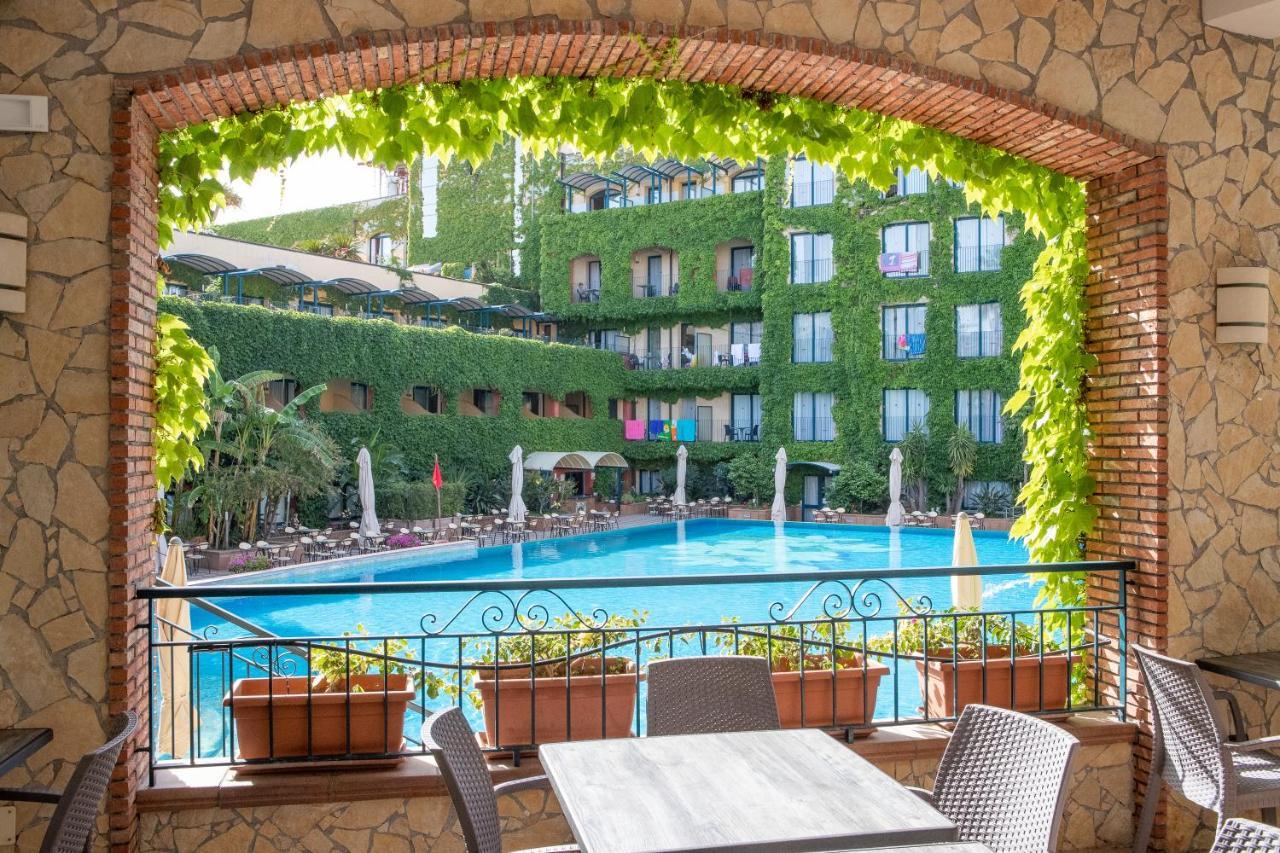 Hotel Caesar Palace Giardini-Naxos Buitenkant foto