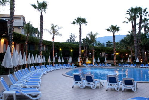 Hotel Caesar Palace Giardini-Naxos Buitenkant foto